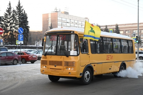 Октябрьский район получит четыре новых школьных автобуса
